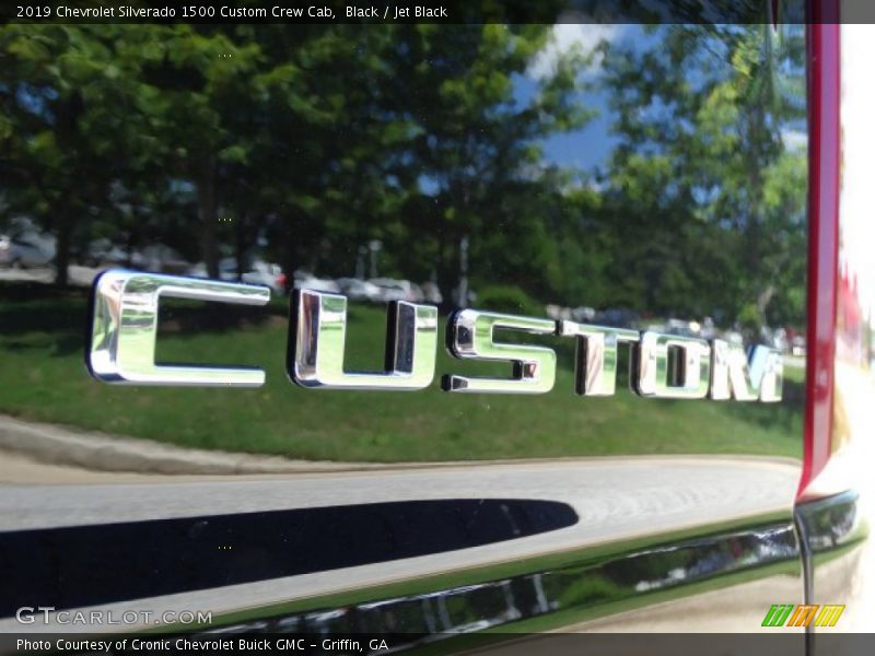  2019 Silverado 1500 Custom Crew Cab Logo