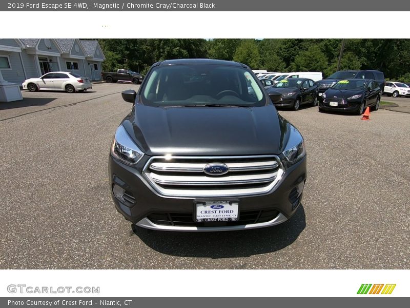 Magnetic / Chromite Gray/Charcoal Black 2019 Ford Escape SE 4WD