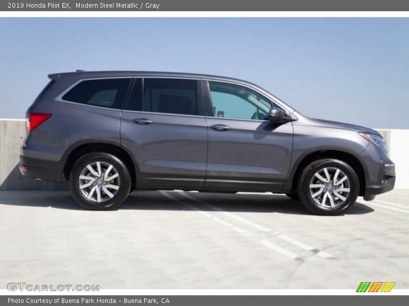 Modern Steel Metallic / Gray 2019 Honda Pilot EX