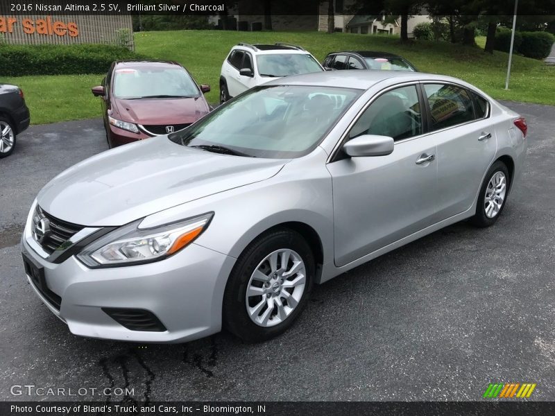 Brilliant Silver / Charcoal 2016 Nissan Altima 2.5 SV