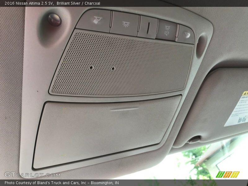 Brilliant Silver / Charcoal 2016 Nissan Altima 2.5 SV