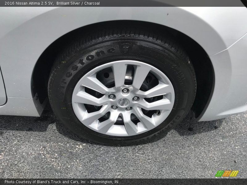 Brilliant Silver / Charcoal 2016 Nissan Altima 2.5 SV