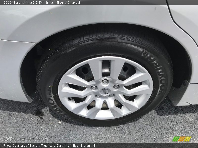 Brilliant Silver / Charcoal 2016 Nissan Altima 2.5 SV