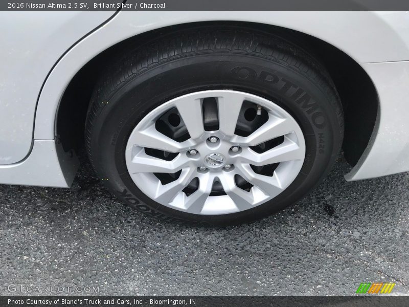 Brilliant Silver / Charcoal 2016 Nissan Altima 2.5 SV