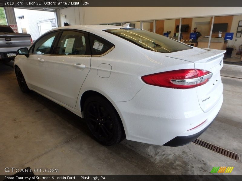 Oxford White / Light Putty 2019 Ford Fusion SE