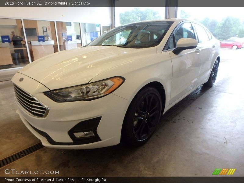 Oxford White / Light Putty 2019 Ford Fusion SE