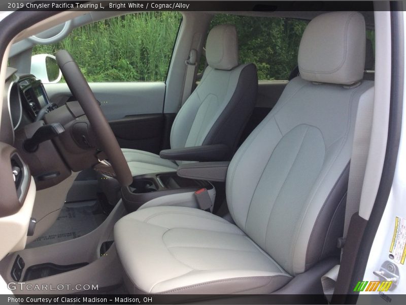 Bright White / Cognac/Alloy 2019 Chrysler Pacifica Touring L