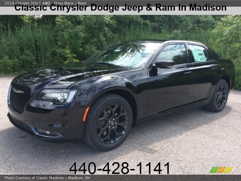 Gloss Black / Black 2019 Chrysler 300 S AWD