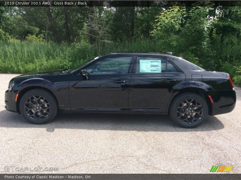  2019 300 S AWD Gloss Black