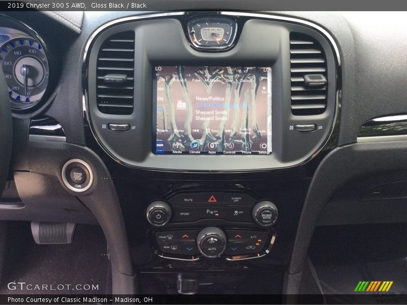 Gloss Black / Black 2019 Chrysler 300 S AWD