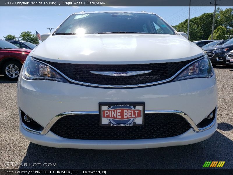 Bright White / Black/Alloy 2019 Chrysler Pacifica Touring L