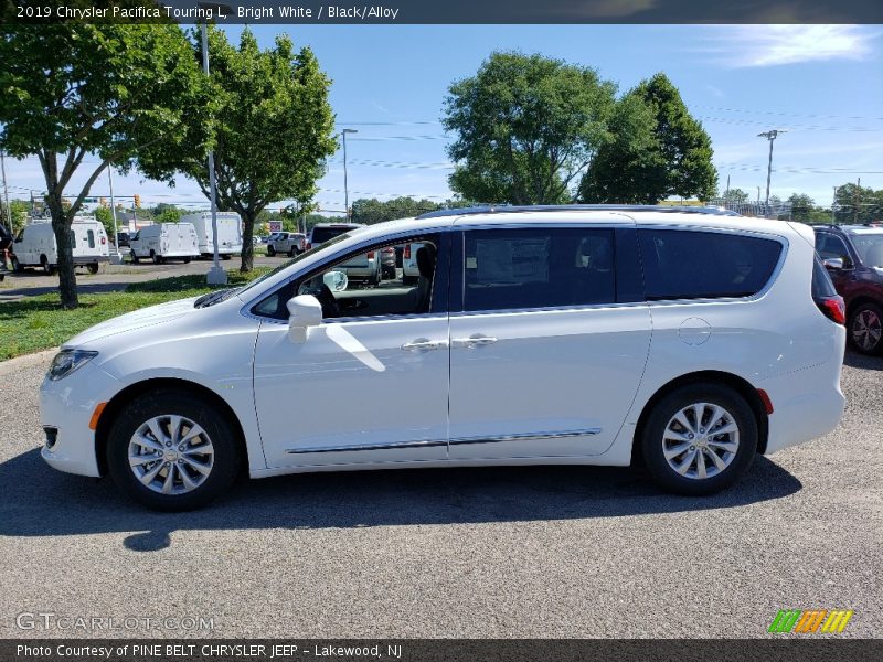 Bright White / Black/Alloy 2019 Chrysler Pacifica Touring L