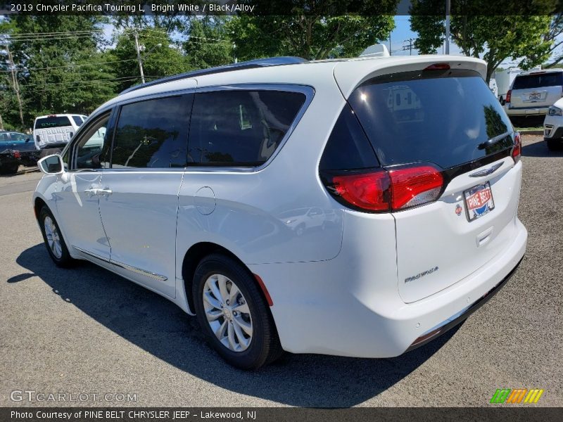 Bright White / Black/Alloy 2019 Chrysler Pacifica Touring L