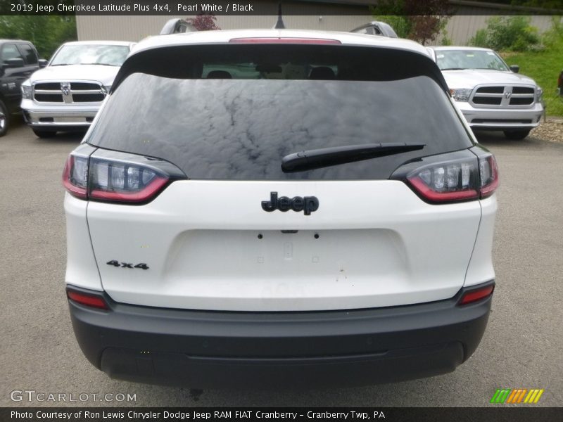 Pearl White / Black 2019 Jeep Cherokee Latitude Plus 4x4