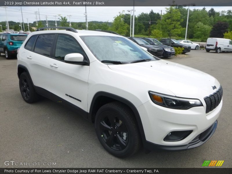 Pearl White / Black 2019 Jeep Cherokee Latitude Plus 4x4