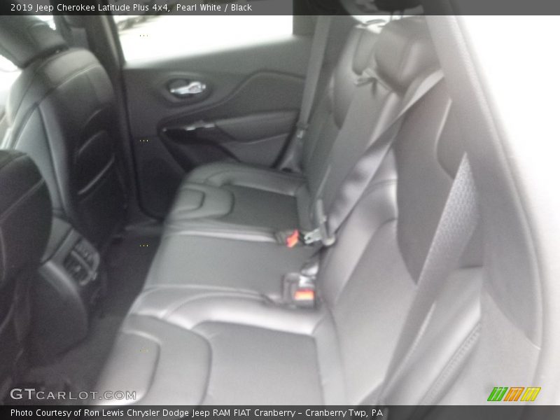 Pearl White / Black 2019 Jeep Cherokee Latitude Plus 4x4