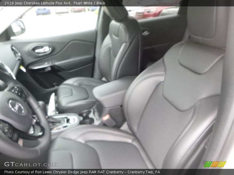 Pearl White / Black 2019 Jeep Cherokee Latitude Plus 4x4