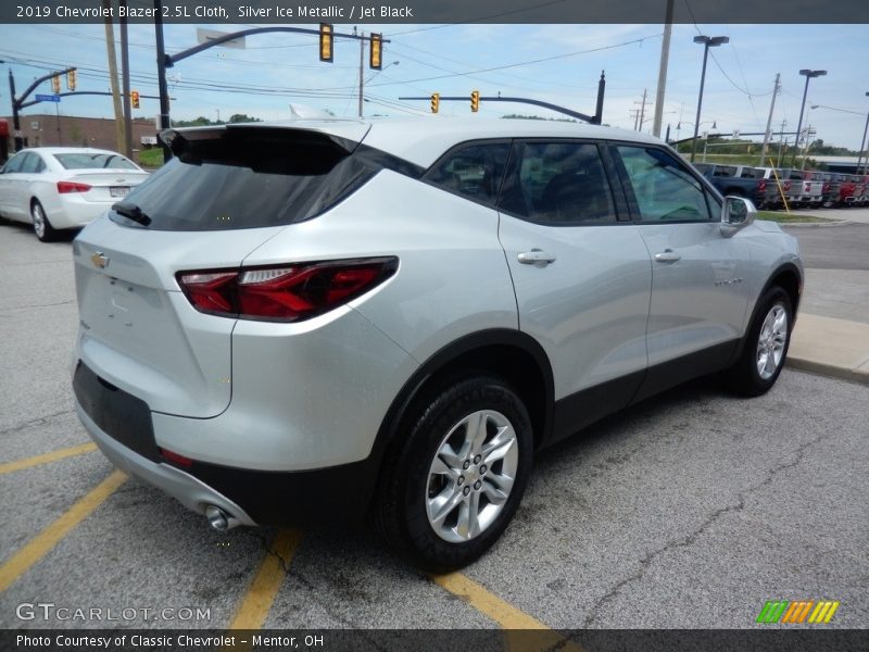 Silver Ice Metallic / Jet Black 2019 Chevrolet Blazer 2.5L Cloth
