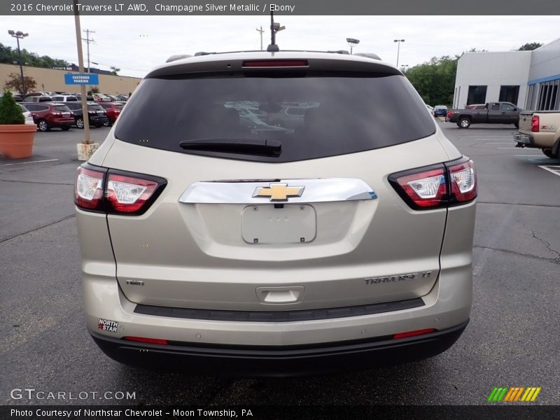 Champagne Silver Metallic / Ebony 2016 Chevrolet Traverse LT AWD