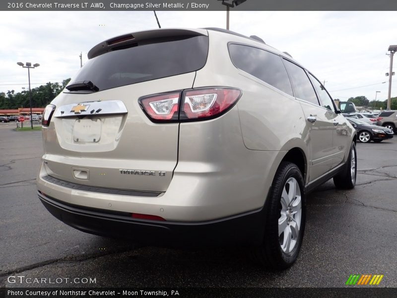 Champagne Silver Metallic / Ebony 2016 Chevrolet Traverse LT AWD