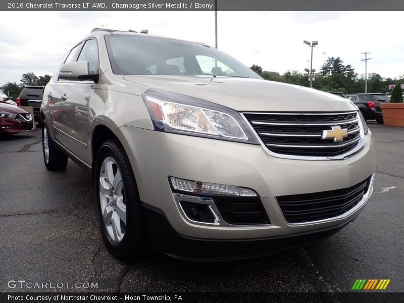 Champagne Silver Metallic / Ebony 2016 Chevrolet Traverse LT AWD