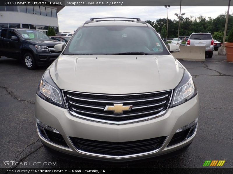 Champagne Silver Metallic / Ebony 2016 Chevrolet Traverse LT AWD
