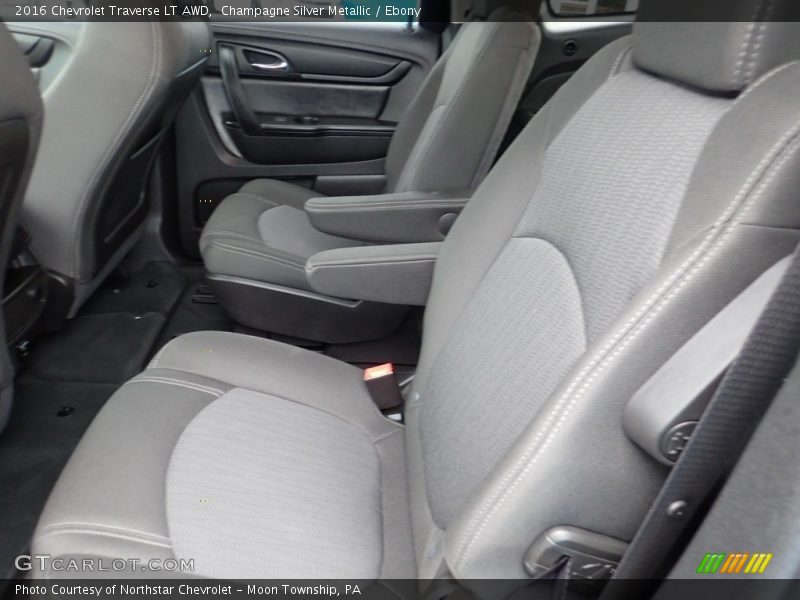 Champagne Silver Metallic / Ebony 2016 Chevrolet Traverse LT AWD