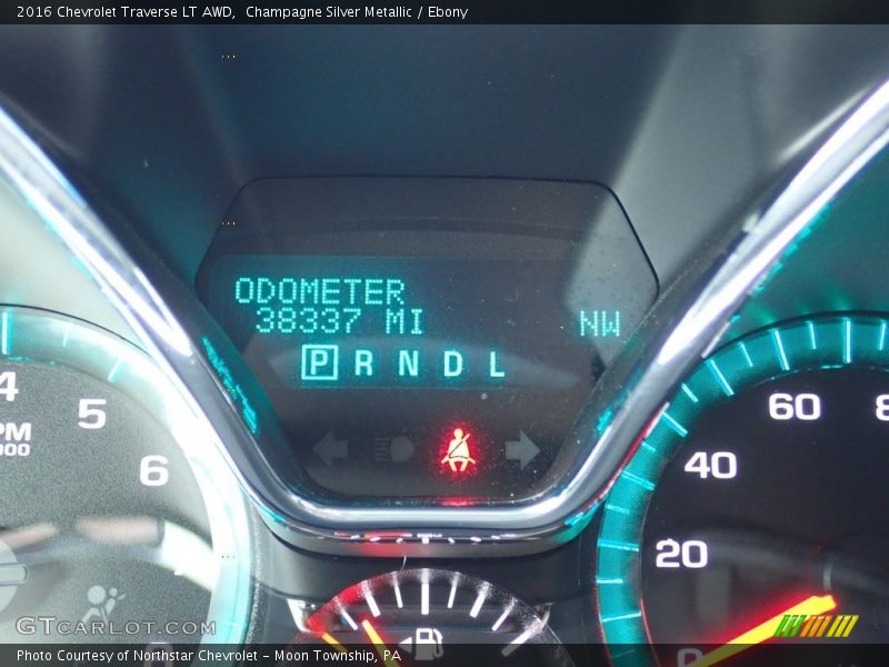 Champagne Silver Metallic / Ebony 2016 Chevrolet Traverse LT AWD