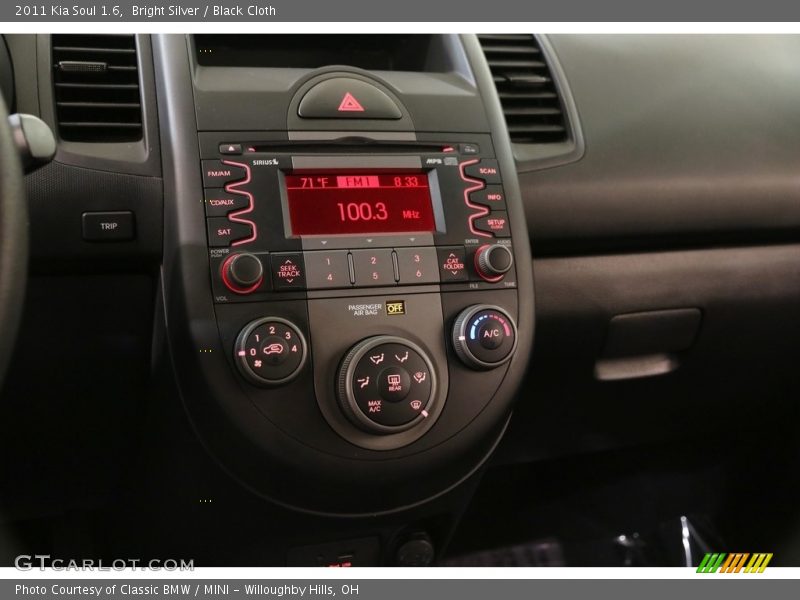 Bright Silver / Black Cloth 2011 Kia Soul 1.6