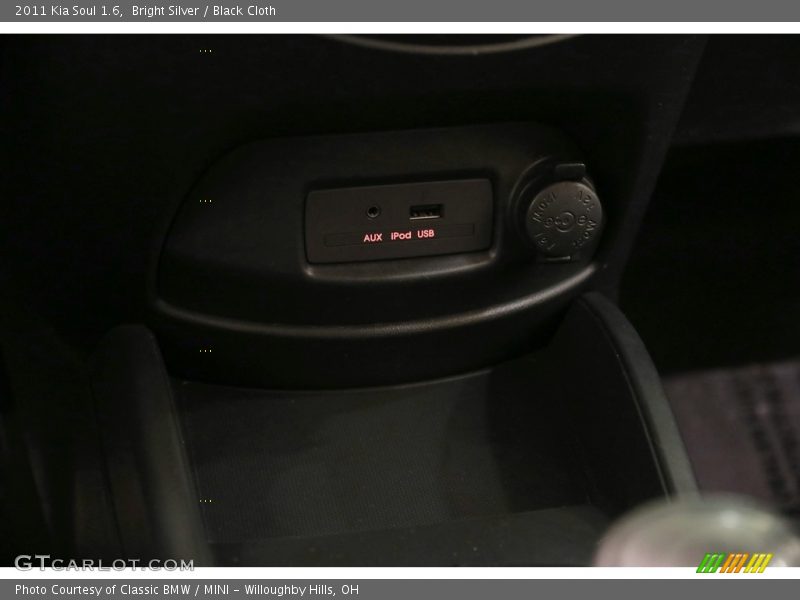 Bright Silver / Black Cloth 2011 Kia Soul 1.6