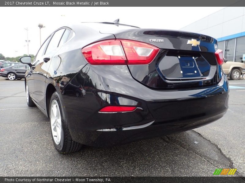 Mosaic Black Metallic / Jet Black 2017 Chevrolet Cruze LT