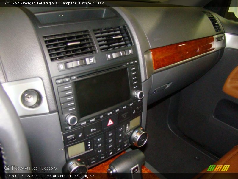 Campanella White / Teak 2006 Volkswagen Touareg V8