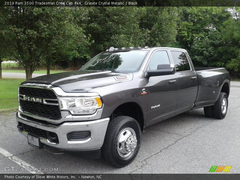 Front 3/4 View of 2019 3500 Tradesman Crew Cab 4x4