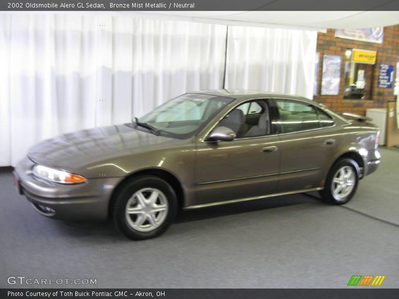Bronze Mist Metallic / Neutral 2002 Oldsmobile Alero GL Sedan