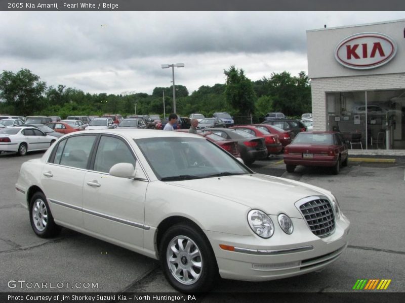 Pearl White / Beige 2005 Kia Amanti