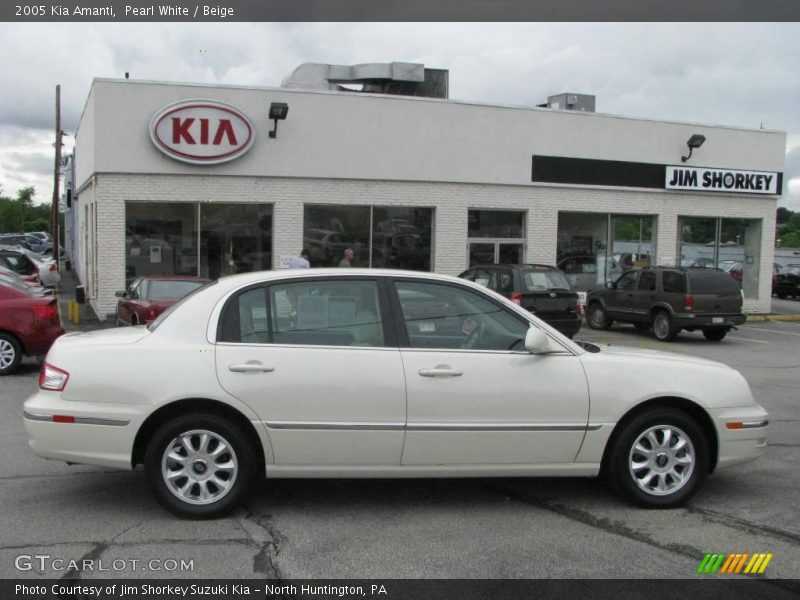 Pearl White / Beige 2005 Kia Amanti