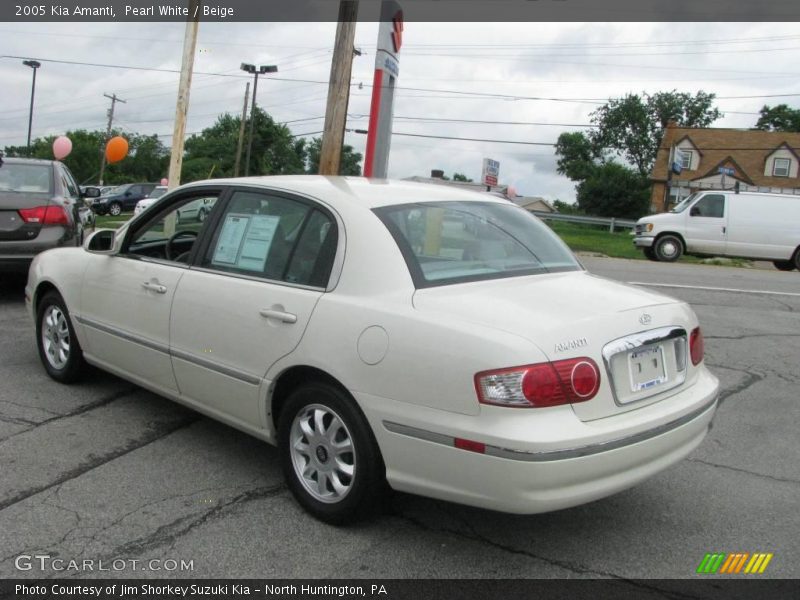Pearl White / Beige 2005 Kia Amanti