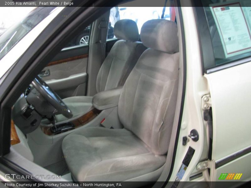 Pearl White / Beige 2005 Kia Amanti