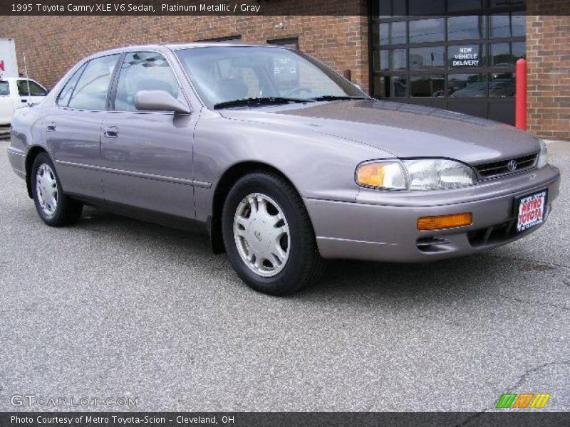 Platinum Metallic / Gray 1995 Toyota Camry XLE V6 Sedan