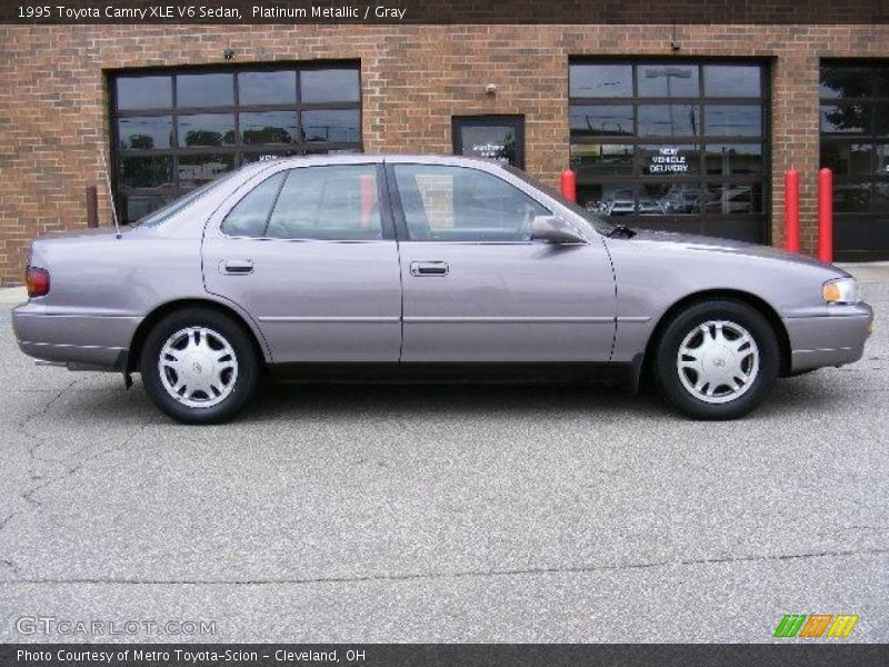 Platinum Metallic / Gray 1995 Toyota Camry XLE V6 Sedan