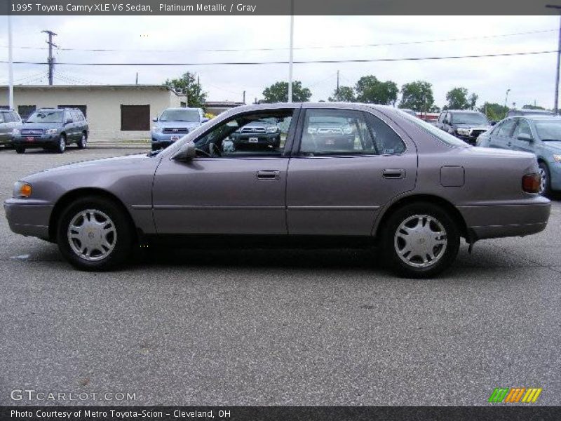 Platinum Metallic / Gray 1995 Toyota Camry XLE V6 Sedan