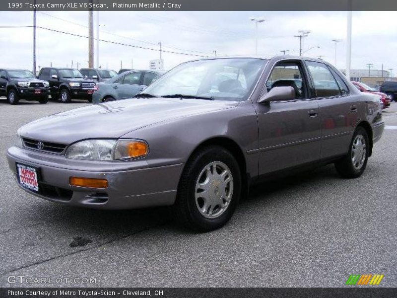 Platinum Metallic / Gray 1995 Toyota Camry XLE V6 Sedan
