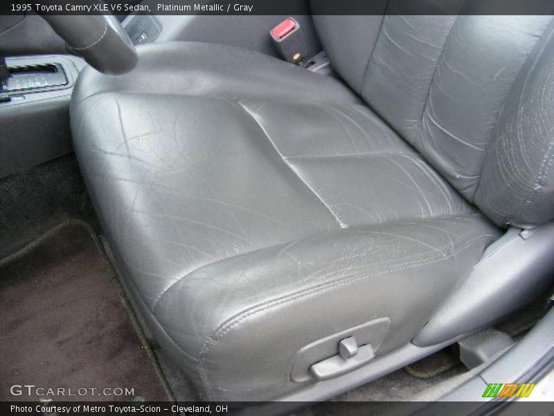 Platinum Metallic / Gray 1995 Toyota Camry XLE V6 Sedan