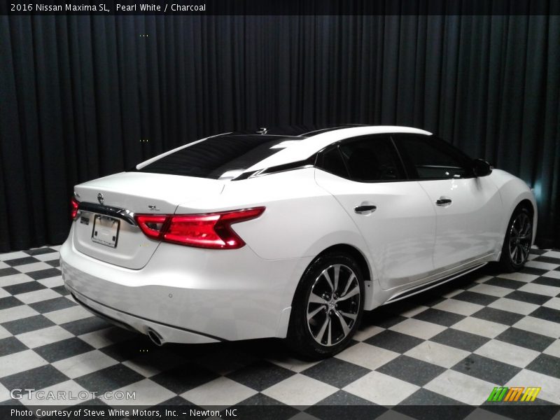 Pearl White / Charcoal 2016 Nissan Maxima SL