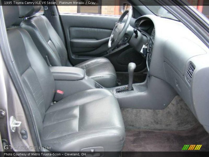 Platinum Metallic / Gray 1995 Toyota Camry XLE V6 Sedan