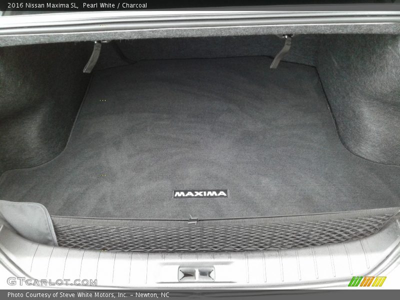 Pearl White / Charcoal 2016 Nissan Maxima SL