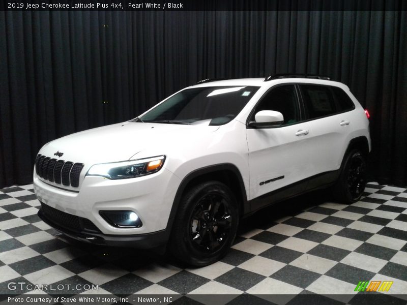 Pearl White / Black 2019 Jeep Cherokee Latitude Plus 4x4