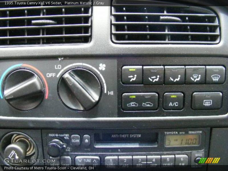Platinum Metallic / Gray 1995 Toyota Camry XLE V6 Sedan