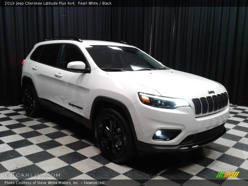 Pearl White / Black 2019 Jeep Cherokee Latitude Plus 4x4