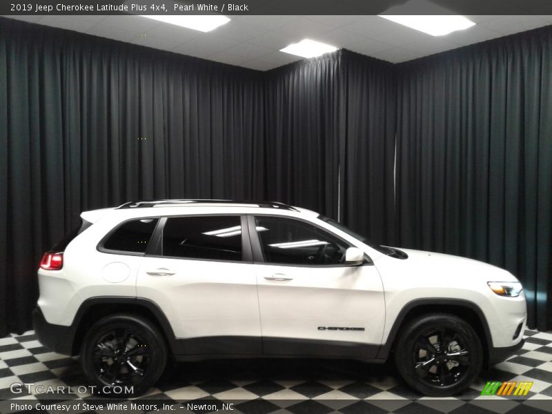 Pearl White / Black 2019 Jeep Cherokee Latitude Plus 4x4
